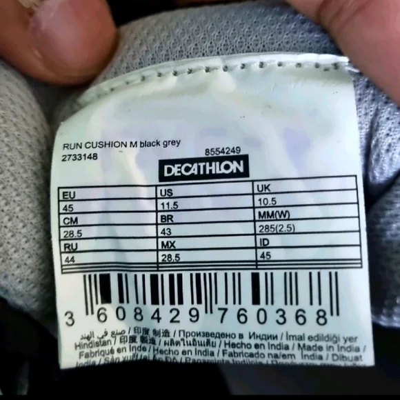 Black Decathlon Running Shoes UK 10.5 FIX RATE🙏🏻🙏🏻🙏🏻 - Picture 2 of 7